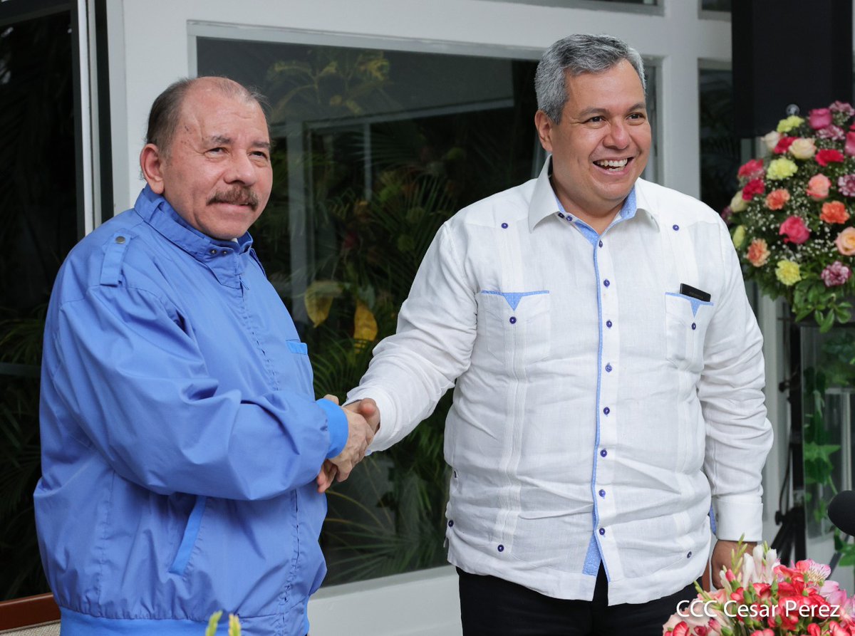 🇳🇮
Presidente Ejecutivo <a href="/DanteMossi/">Dante Mossi</a> del <a href="/BCIE_Org/">BCIE</a>  compartió con el Presidente de la República de Nicaragua Cmdte Daniel Ortega y la Vicepresidenta Rosario Murillo, fraternal reunión para tratar cooperación.

#UnidosEnVictorias
#Nicaragua