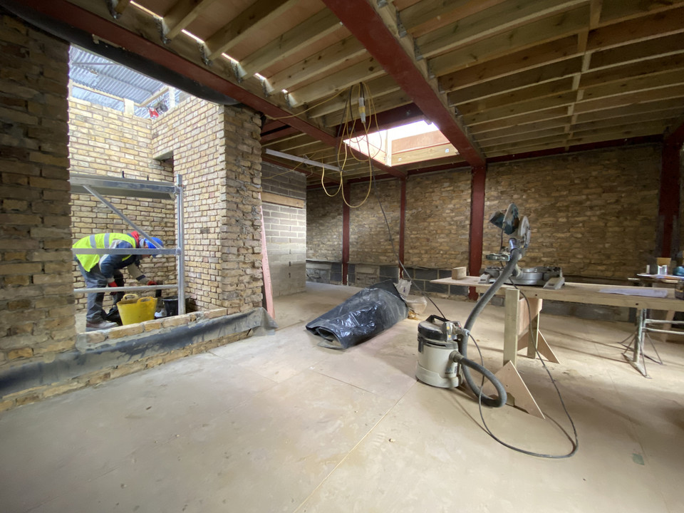 klimstar's tweet photo. We are pushing ahead on our Mayfair project - The new additional floor has been added with reclaimed bricks to match the period of the house. The Roof covering are now being added. The internal fit out continues on all 4 floors. #LyonsArchitects #StudioGomilsek #AyresandLyons https://t.co/1gZqj5q2dl