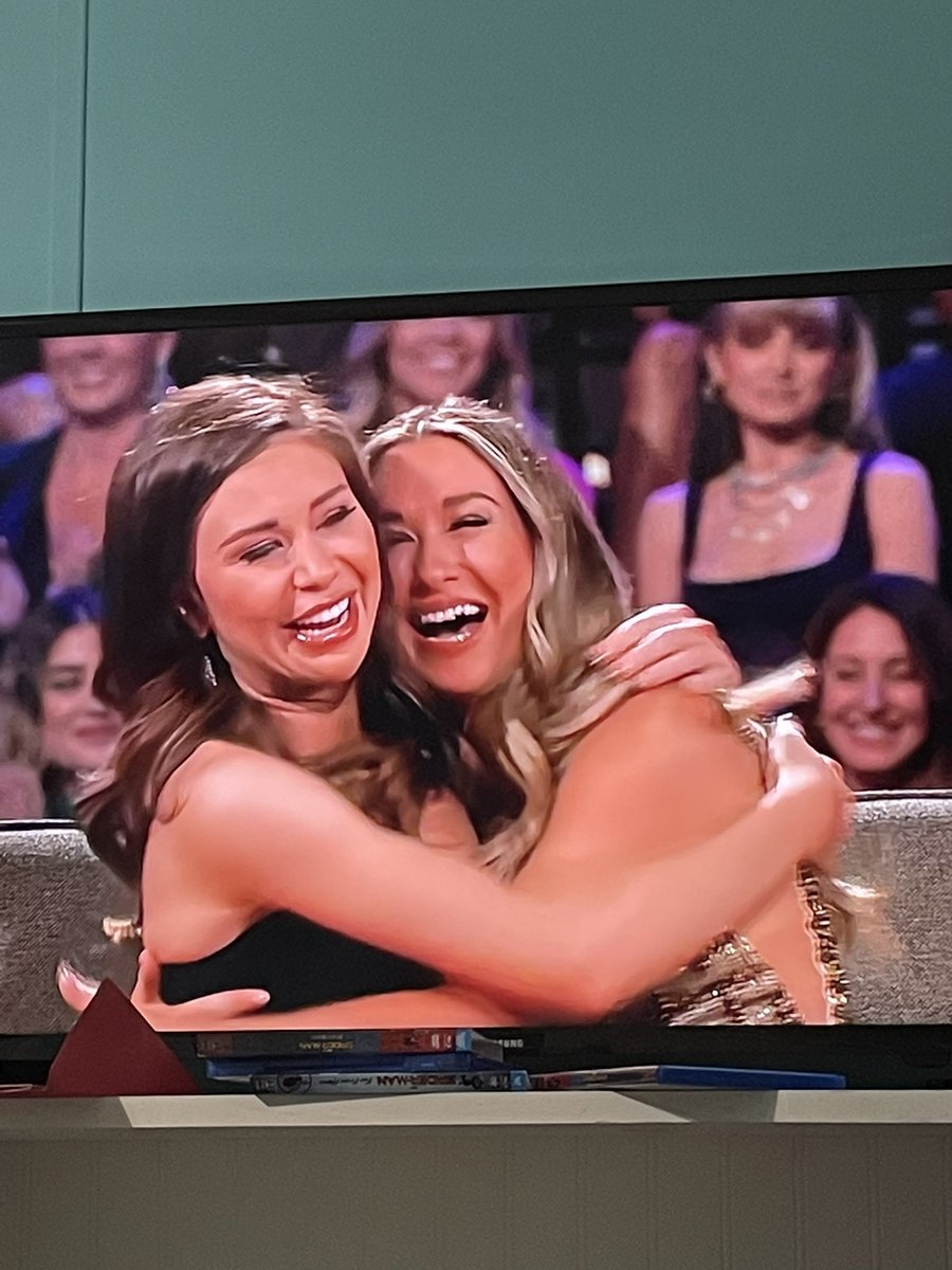 colbynxel's tweet photo. NOTHING BUT LOVE FOR MY BACHELORETTES #TheBachelor https://t.co/V26lwwjK43