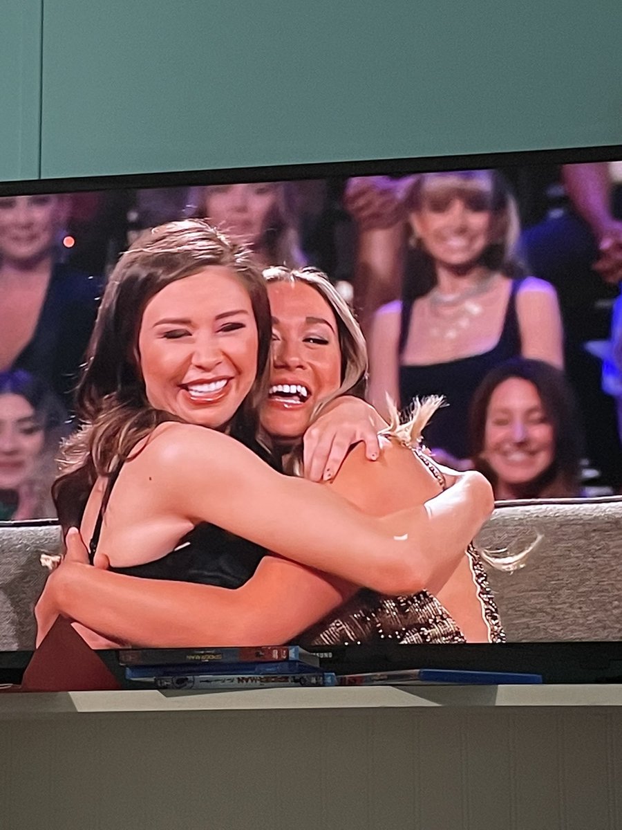colbynxel's tweet photo. NOTHING BUT LOVE FOR MY BACHELORETTES #TheBachelor https://t.co/V26lwwjK43