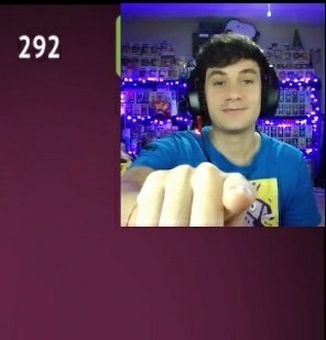 denisxtapia's tweet photo. Yo cuando @bryanmouque dijo que tocaramos su dedo https://t.co/fSl4Cluftg