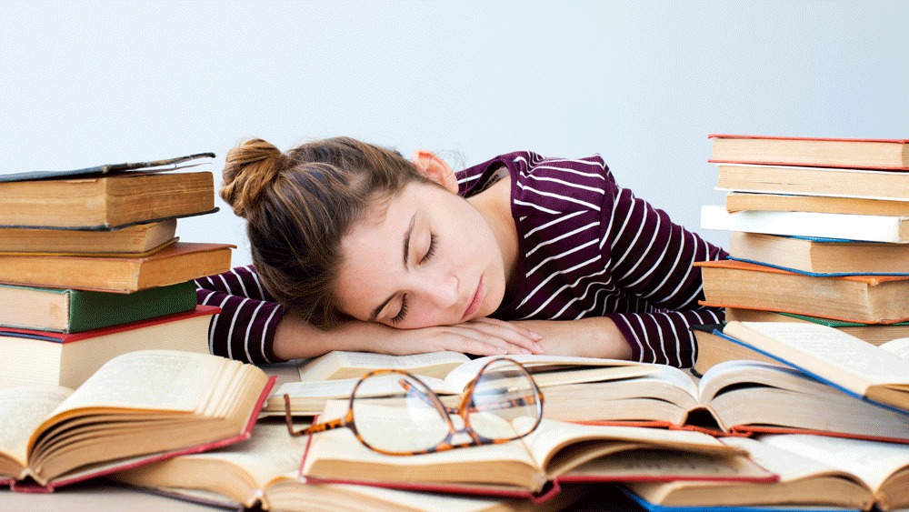 _SleeepyHeadd_'s tweet photo. The average teenager sleeps about 6.5 to 7.5 hours per night. In addition to affecting mental wellbeing and academic performance, chronic sleep deprivation can have severe consequences for teenagers. https://t.co/aXf3dVkhzH