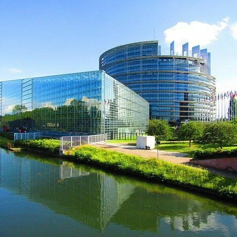 Internships_pic's tweet photo. Alsace is not only traditional architecture, it's also a place Open to the international. Place of the European Parlement, vibrant cultural life, gastronomy... Strasbourg is a very nice option to spend an Internship abroad 😎🥨🍻
#internshipinfrance #in… https://t.co/GtQ5hdkJKR https://t.co/ApyYJBkU40
