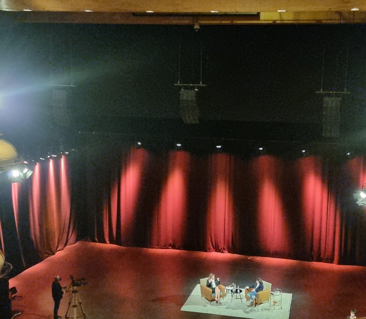 Mrx Maria ⚡ (@mrxmaria) on Twitter photo Η #FranLebowitz άφησε το πολιτικό της σχόλιο σήμερα στο <a href="/OnassisStegi/">ONASSIS STEGI</a> λέγοντας για τον πόλεμο στην Ουκρανία "Νιώθω ένοχη να βλέπω αυτό που συμβαίνει σαν να ήταν κάποιο είδος TV show" προσθέτοντας ότι περισσότερη γενναιότητα απαιτείται από τους αρχηγούς των χωρών του ΝΑΤΟ. Η #FranLebowitz άφησε το πολιτικό της σχόλιο σήμερα στο <a href="/OnassisStegi/">ONASSIS STEGI</a> λέγοντας για τον πόλεμο στην Ουκρανία "Νιώθω ένοχη να βλέπω αυτό που συμβαίνει σαν να ήταν κάποιο είδος TV show" προσθέτοντας ότι περισσότερη γενναιότητα απαιτείται από τους αρχηγούς των χωρών του ΝΑΤΟ.