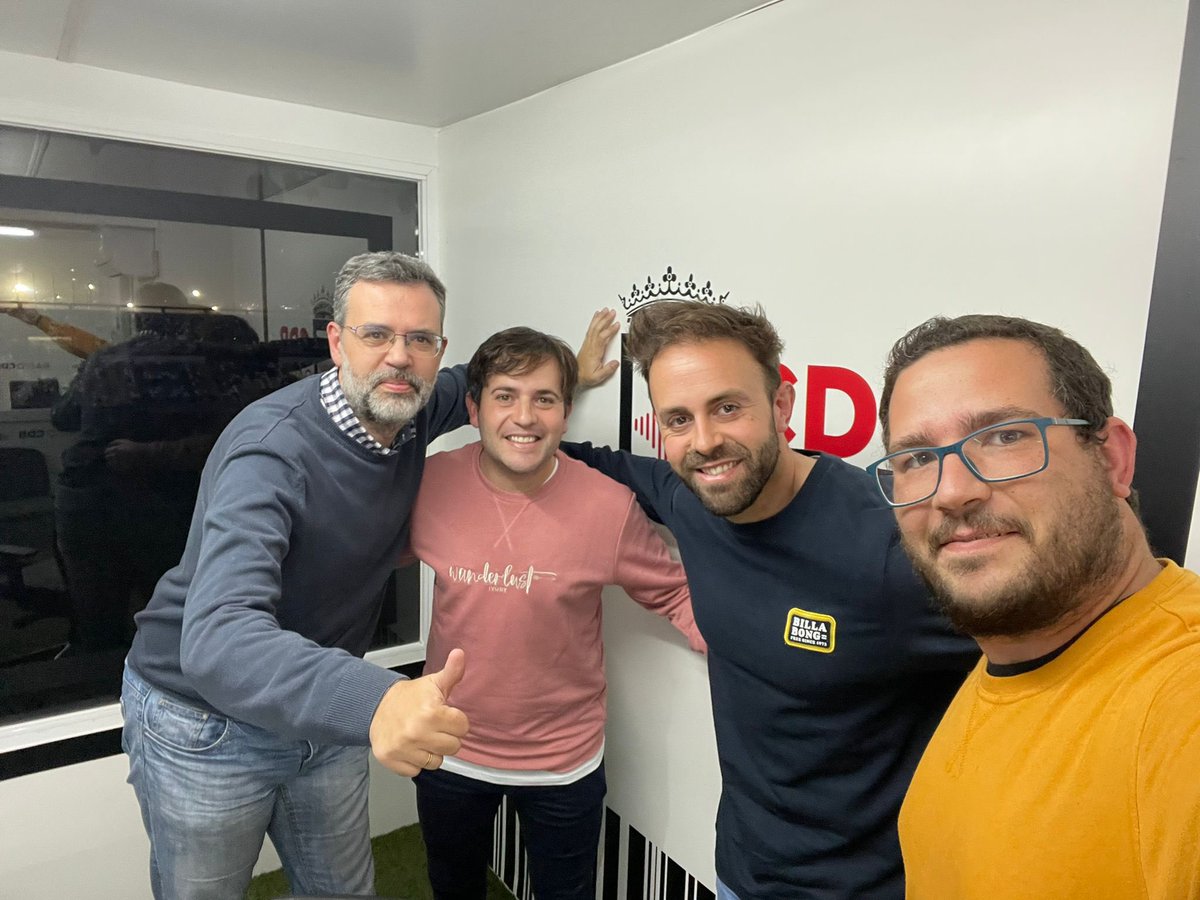 📷 Para el recuerdo. Tercer programa de #VozBlanquinegra 📻

Con <a href="/CerratoD/">David Cerrato</a> a los mandos y la compañía de <a href="/CDBadajozStats/">CD Badajoz Stats</a> <a href="/camilotrejog/">Camilo Trejo</a> y un servidor. 

Primera visita (ojalá de muchas) a #RadioCDB 🎙⚪️⚫️