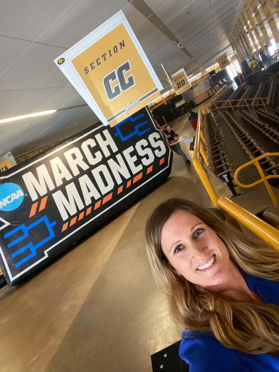 KelseyLavy's tweet photo. It’s MARCH MADNESS!
#marchmadness https://t.co/ltc6jlJO5K