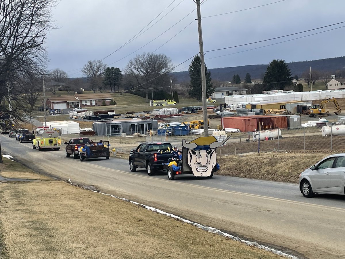 Peter_Ebert's tweet photo. NL showing their support for Aaron Seidel who is the 106 lb State Champion with a parade!  Congratulations Aaron!!!  Go Vikings!  ⁦⁦@nation_nl⁩ ⁦@NL_Wrestling_⁩ #VikingPride https://t.co/IZUuXFz5JI