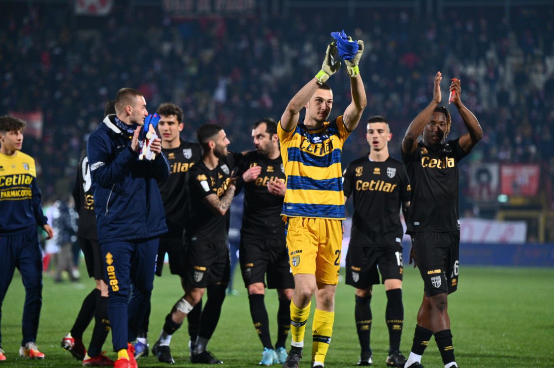 gianluigibuffon's tweet photo. Quando sembra che tutto sia finito... la vita ti sorprende ancora!

Certi segnali vanno colti 👍🏻

Forza Parma! 🟡🔵 https://t.co/C7tcs1i6DW