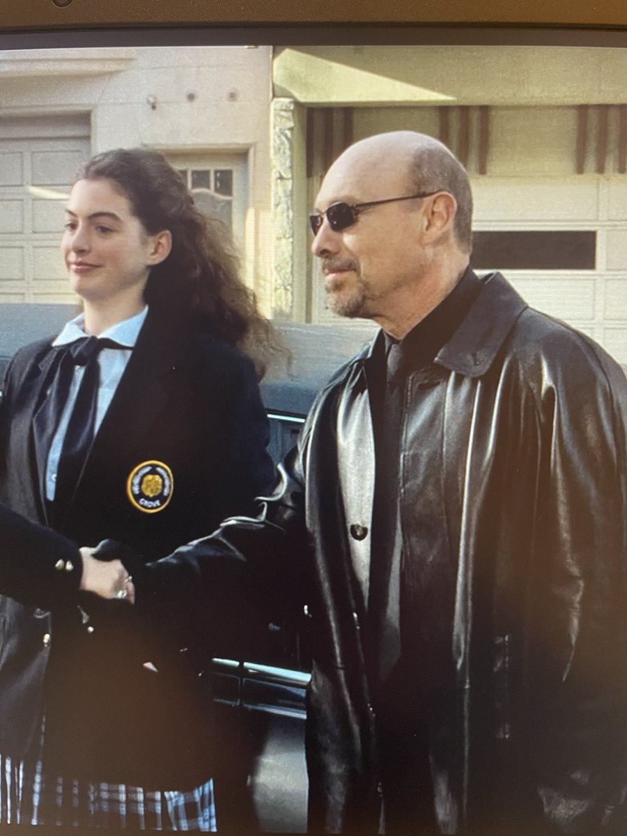 loocemillz's tweet image. Why does every gal today dress like Joe from The Princess Diaries? #genovia #pleather