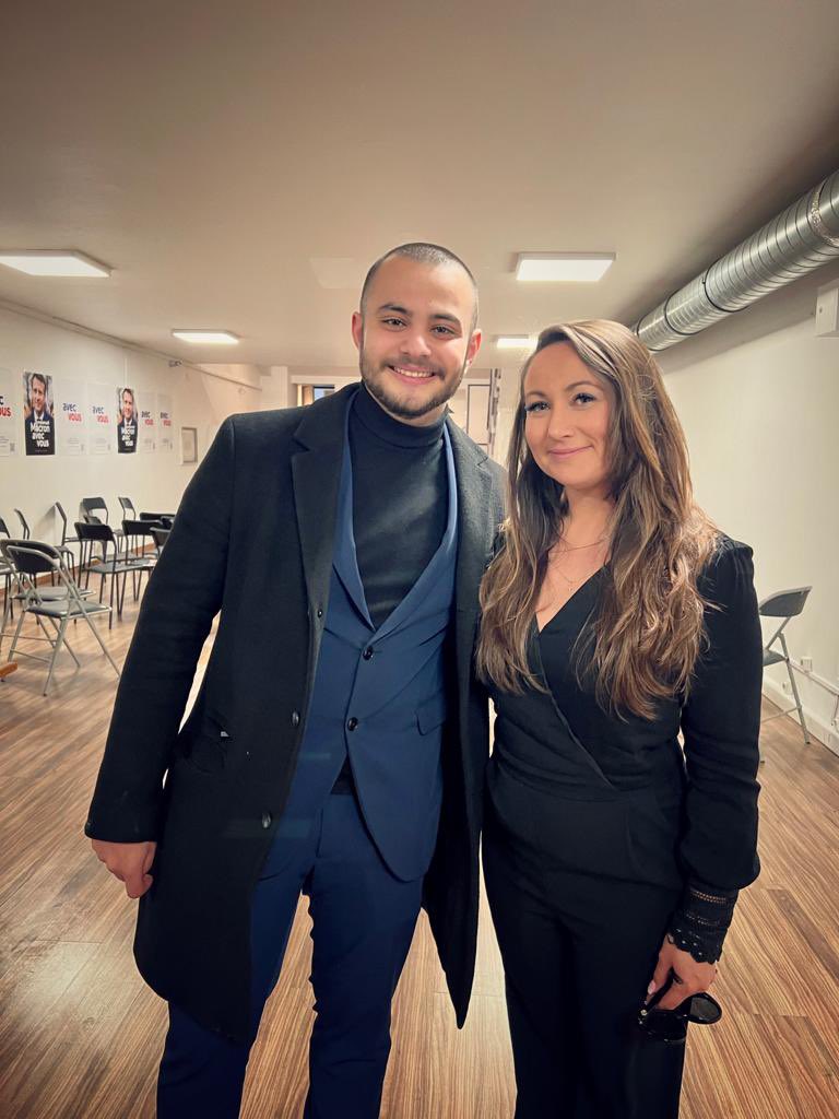 JosephaCOLIN's tweet photo. Petit clin d’œil 😉 au pôle #Jeunes @HorizonsMarseil, bravo pour votre motivation et votre engagement ! 👏 https://t.co/CunHKuRocw
