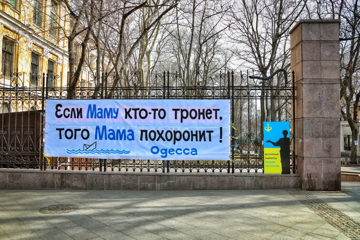 dkaleniuk's tweet photo. Odessa city, which is known as “Odessa mama” is prepared to greet russian nazis. Greeting poster says in poetic Russian language “Mama will bury everyone who will try to touch her”. #UkrainianVictory https://t.co/1YQn6AEyKj
