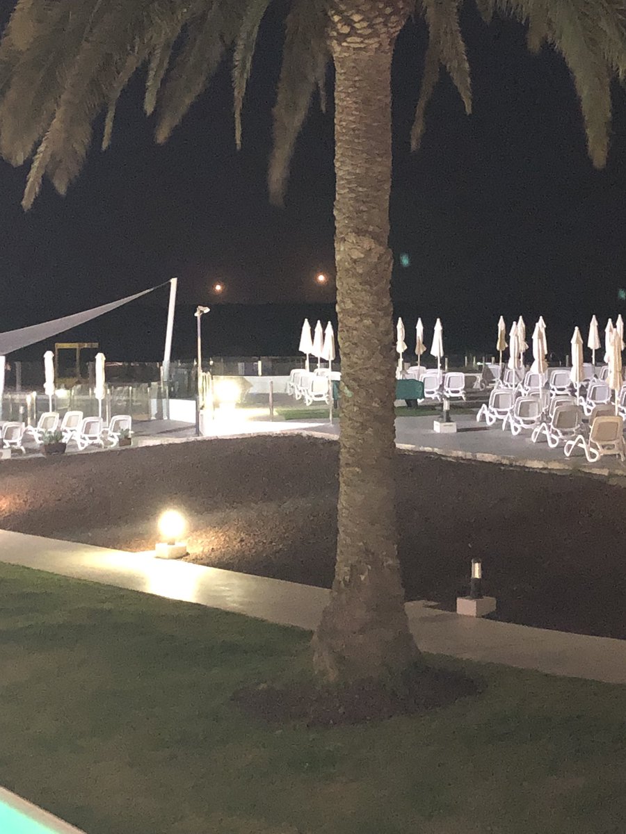 hmaarud's tweet photo. @C_Jovellanos emergency flare seen outside the coast of Mogàn just now. Sight from Ocean Club Hotel !!! Are you aware?  #canaryisland #flare #alert #emergency #spanishcoastguard https://t.co/28HlcIVMmw
