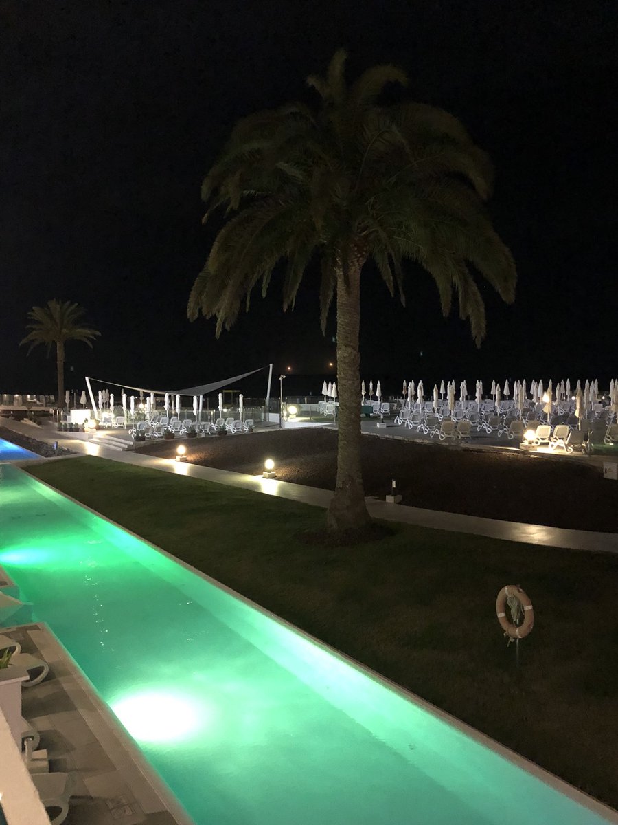 hmaarud's tweet photo. @C_Jovellanos emergency flare seen outside the coast of Mogàn just now. Sight from Ocean Club Hotel !!! Are you aware?  #canaryisland #flare #alert #emergency #spanishcoastguard https://t.co/28HlcIVMmw