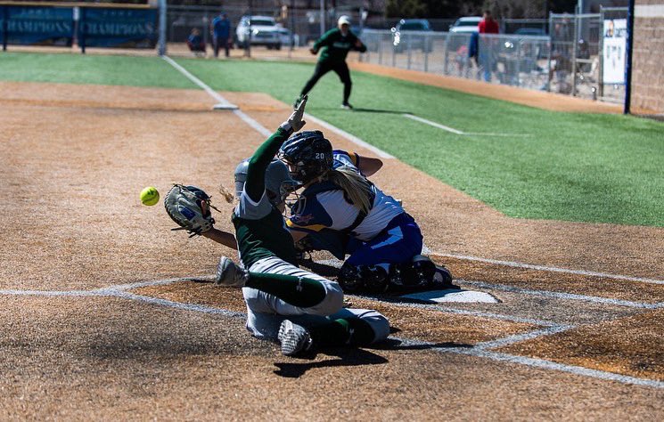 ENMUSoftball's tweet photo. Too Fast for Youβ¦ ππΌββοΈπ¨π¨ SAFE!! #SPEED #baserunning #ENMUSB https://t.co/OBGREeoTsW