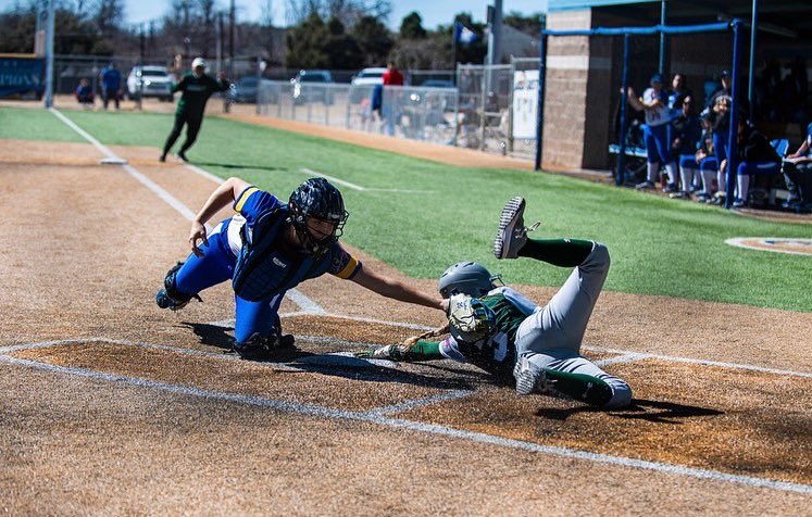 ENMUSoftball's tweet photo. Too Fast for Youβ¦ ππΌββοΈπ¨π¨ SAFE!! #SPEED #baserunning #ENMUSB https://t.co/OBGREeoTsW