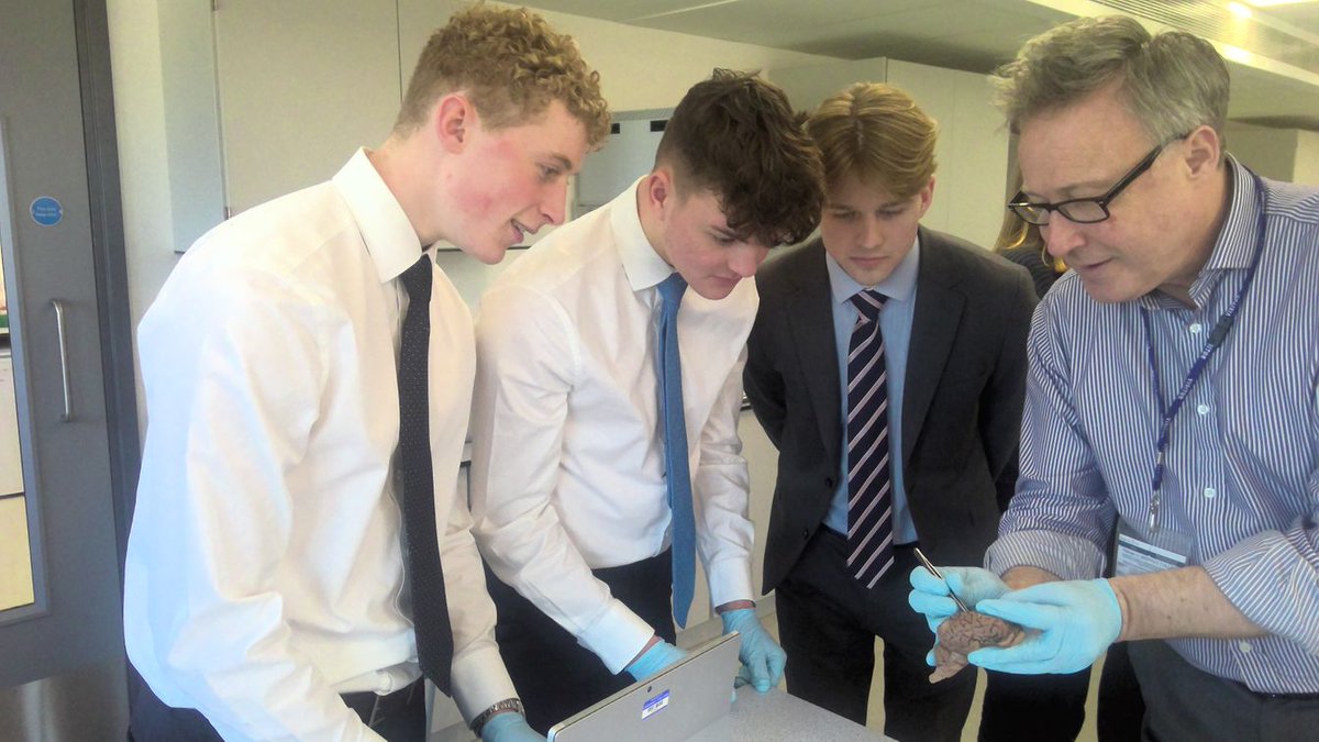 Did you know that being in space can change the brain or that chemical poisoning and brain tumours can cause an individual to commit violent crimes? A fascinating and informative day with Dr Guy Sutton. #psychology #brainday 
bit.ly/3MVq5wG