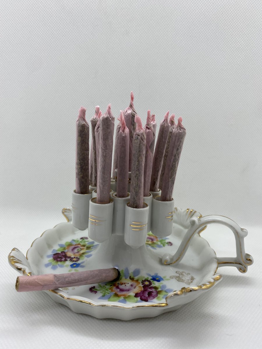 PeaceRoseShephe's tweet image. Smoke With Me✨