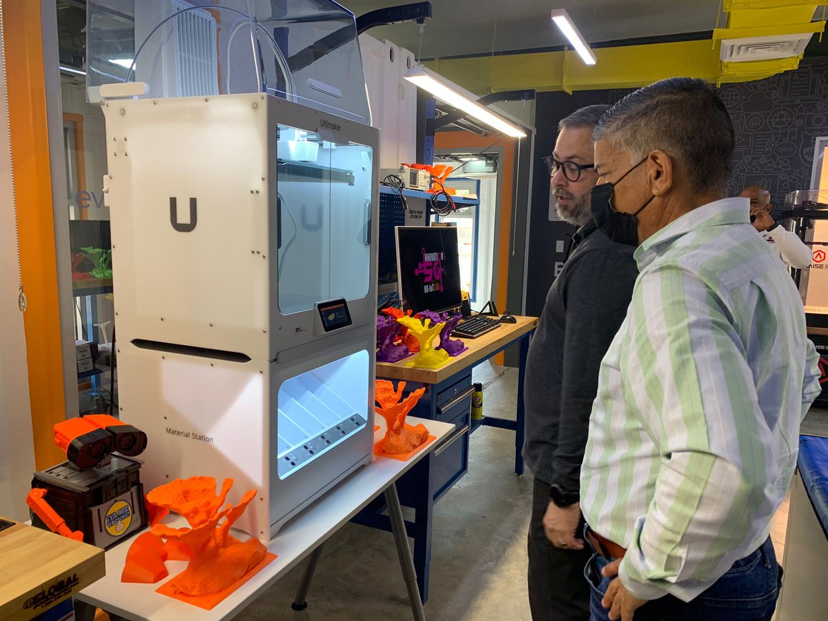 engine4cws's tweet photo. Un ejemplo de Colaboracion en la mañana de hoy Compartiendo en su Visita al @TMobilePR &amp; E4 @5gnbiotlab el Alcalde de  @ADMYabucoa Rafael Surillo Ruiz junto a @AlexandraLugaro y nuestro Hon. @ramonluisrivera platicando Agrotech con IoT-5G y Areas Marinas @JEMartel @prsecddec https://t.co/THUc7wPYAB