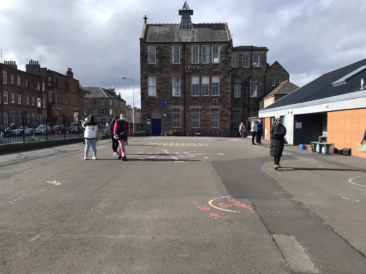 A wonderful visit to <a href="/HeartofNewhaven/">Heart of Newhaven Community</a> <a href="/DaddyDaycareEdi/">DaddyDaycareEdin</a> with Yr1 ID students. A privilege for @HW_tex_design to be part of this exciting journey for the community of Leith. We definitely felt the warmth of the ❤️ thank you #community #leith #intergenerational #MensShed