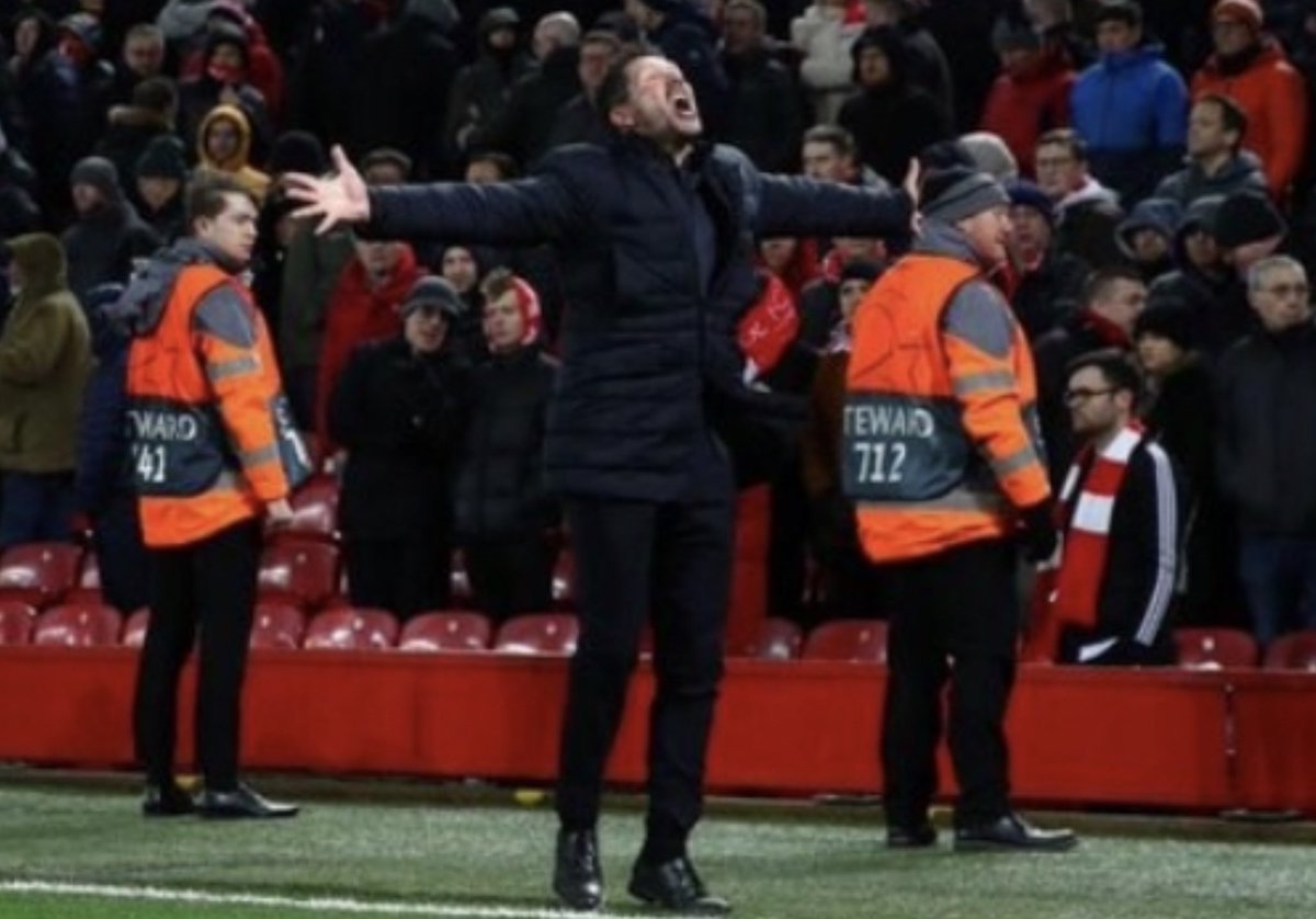 lamacope's tweet photo. Su mensaje estaba agotado.
Ell vestuario no creía en él 
Le buscaban sustituto.
SIMPLEMENTE @Simeone 
El @Atleti debería hacerle un monumento https://t.co/rUvUBjEPtq