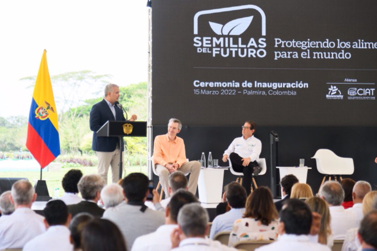 ampalau's tweet photo. #SemillasDelFuturo es uno de los bancos de germoplasma más innovadores del mundo pues tendrá la capacidad de almacenar 250 mil semillas de fríjol, yuca, forrajes y más. Con inversión de $65.000 millones seguimos #CumpliéndolesALasRegiones. https://t.co/CbUCEwuZUu