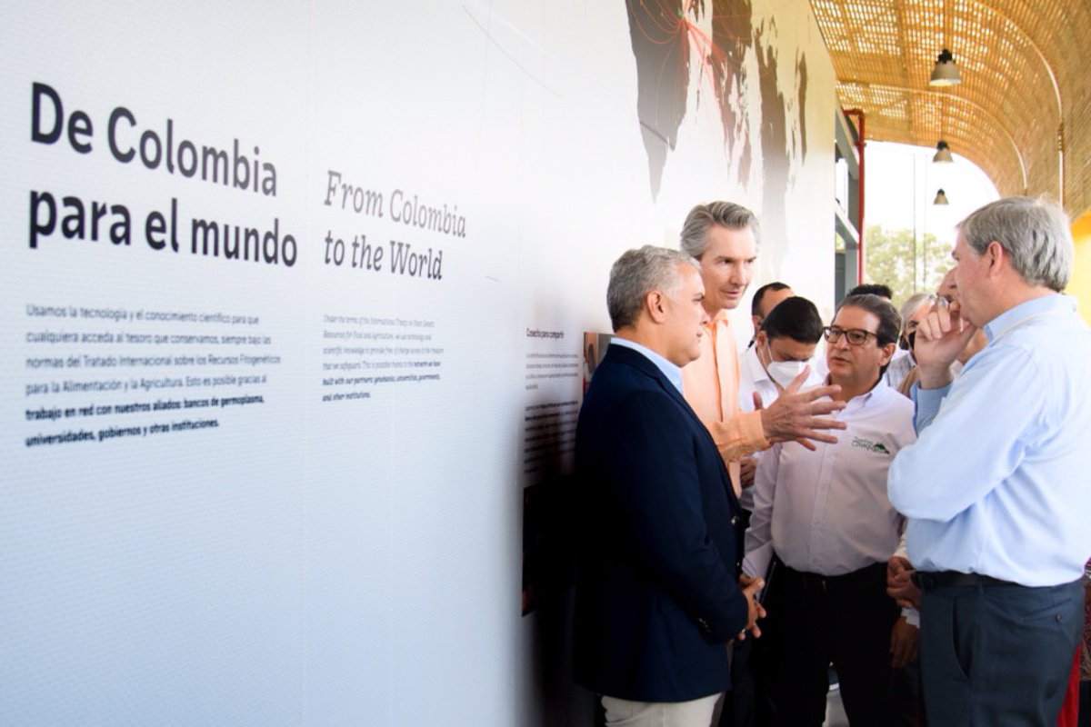 ampalau's tweet photo. #SemillasDelFuturo es uno de los bancos de germoplasma más innovadores del mundo pues tendrá la capacidad de almacenar 250 mil semillas de fríjol, yuca, forrajes y más. Con inversión de $65.000 millones seguimos #CumpliéndolesALasRegiones. https://t.co/CbUCEwuZUu