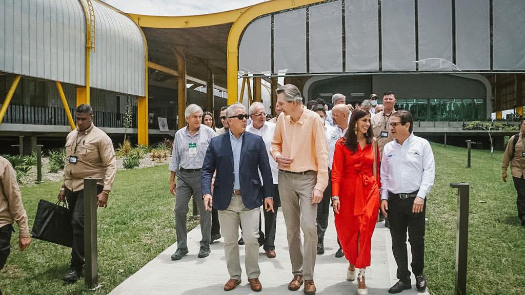 ampalau's tweet photo. #SemillasDelFuturo es uno de los bancos de germoplasma más innovadores del mundo pues tendrá la capacidad de almacenar 250 mil semillas de fríjol, yuca, forrajes y más. Con inversión de $65.000 millones seguimos #CumpliéndolesALasRegiones. https://t.co/CbUCEwuZUu