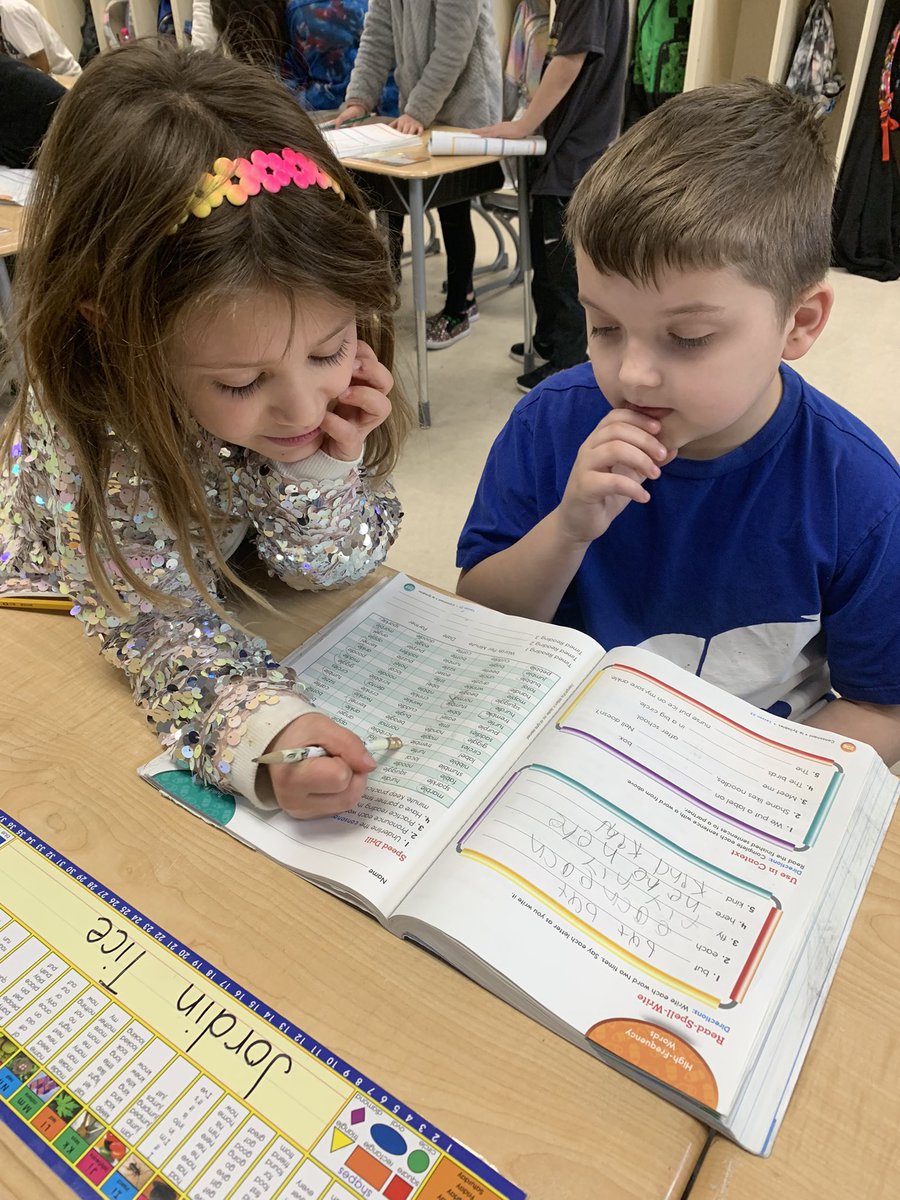 Monicapshots's tweet photo. Working hard in Phonics! @warrenschools #LincolnPrideWCS https://t.co/6IeApUbbHX