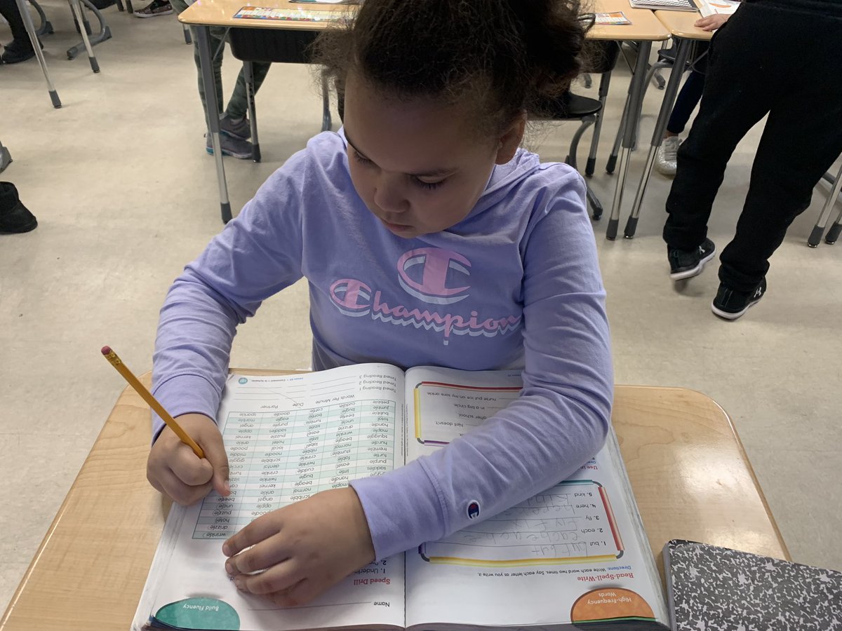 Monicapshots's tweet photo. Working hard in Phonics! @warrenschools #LincolnPrideWCS https://t.co/6IeApUbbHX