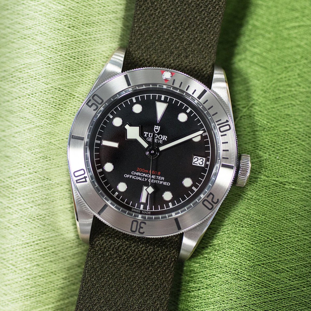 PaulSheeran's tweet photo. The Black Bay Date draws its most characteristic features from past models in the brand’s https://t.co/tq4mt7575A features the prominent winding Crown, while its angular hands, known as snowflake, were borrowed from the TUDOR watches used by the French National Navy in the 1970s. https://t.co/5AZm0aqwVP