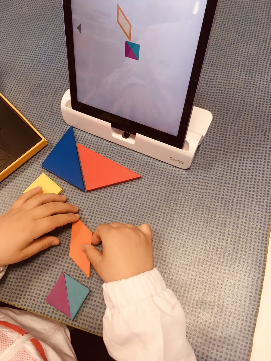 PldutPatricia's tweet photo. Semaine des mathématiques , #mathsenformes . On joue avec les formes en manipulant , en photographiant et en faisant appel à sa créativité .On apprend à collaborer , coopérer avec motivation et plaisir .Le langage est partout ! On évoque ,on décrit ,on échange . https://t.co/cQsFbh59mD