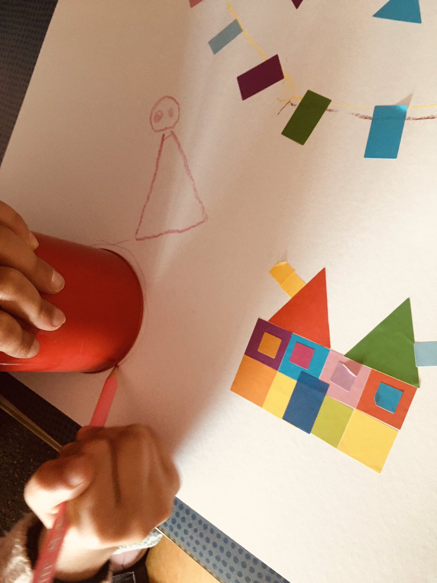 PldutPatricia's tweet photo. Semaine des mathématiques , #mathsenformes . On joue avec les formes en manipulant , en photographiant et en faisant appel à sa créativité .On apprend à collaborer , coopérer avec motivation et plaisir .Le langage est partout ! On évoque ,on décrit ,on échange . https://t.co/cQsFbh59mD