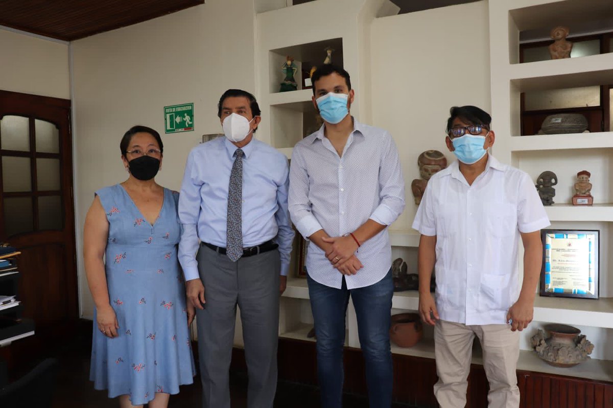 aeiecuador's tweet photo. #ReEmprende | Nuestro equipo se encuentra en el despacho de @LuisGencon, alcalde de #Jipijapa, presentando el Proyecto de Posicionamiento de la Gastronomía Ecuatoriana. 🇪🇨 

Si quieres conocer más sobre nuestro proyecto, síguenos en nuestras redes: @aeiecuador. https://t.co/na8X5DT7dP