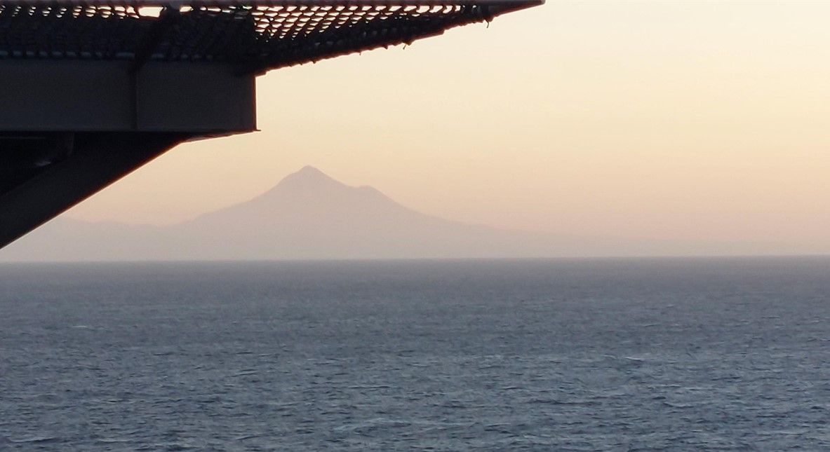 Working remotely has a different meaning for some of our team! Technicians from Kordia's Solutions team have been busy installing a DMR Link between the jack up rig Valaris 249 and Māui A off the Taranaki coast. It may have been a little windy in the ‘office’, but what a view!