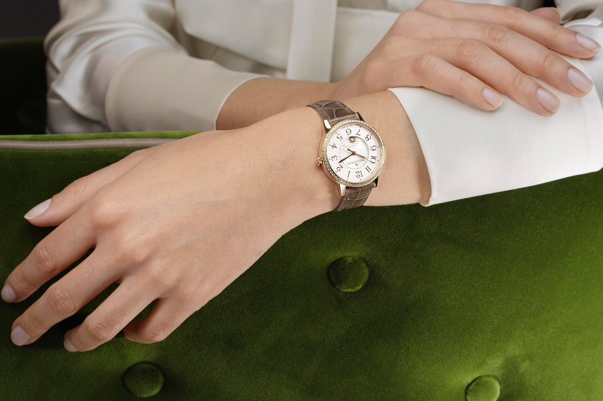 PaulSheeran's tweet photo. An homage to femininity. The Rendez-Vous Night &amp; Day Medium watch by @jaegerlecoultre in rose gold dresses the wrist of women who appreciate precious objects. The set bezel &amp; day/night indicator located at 6 o'clock offers an additional touch of sophistication.#Jaeger-LeCoultre https://t.co/FSra3zIVUy