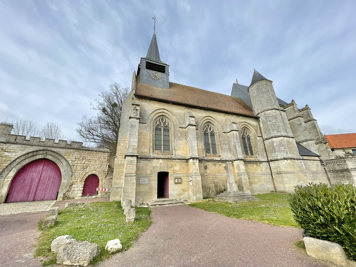 MargauxDeletre's tweet photo. À l’église Saint-Jacques-le-Majeur et Saint-Jean-Baptiste de #Folleville, classée @MonumentumFr et patrimoine mondial @UNESCO_fr et qui fait partie des 71 monuments des chemins de #Compostelle en #France. Un patrimoine remarquable soutenu et protégé par le département @Somme_fr https://t.co/FanYn9P9CQ