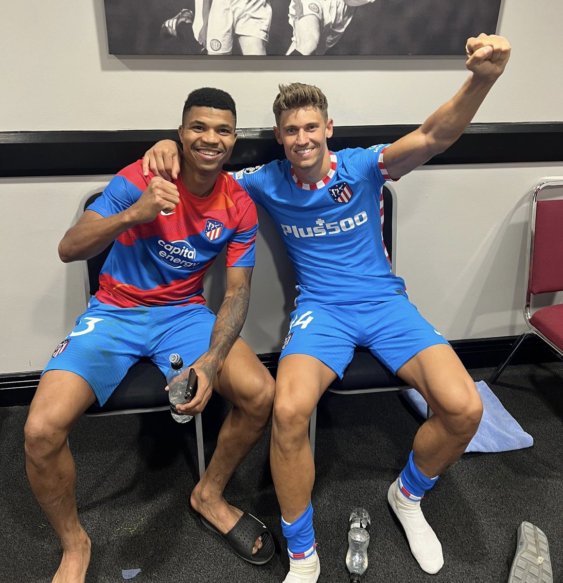 marcosllorente's tweet photo. El @Atleti es así. Nunca dejes de creer… y creemos, claro que creemos. ¡Vamoooooossss! 
P.S. Doping test celebration 😅
#AúpaAtleti 🔴⚪️ https://t.co/eyZaJ9oXWx