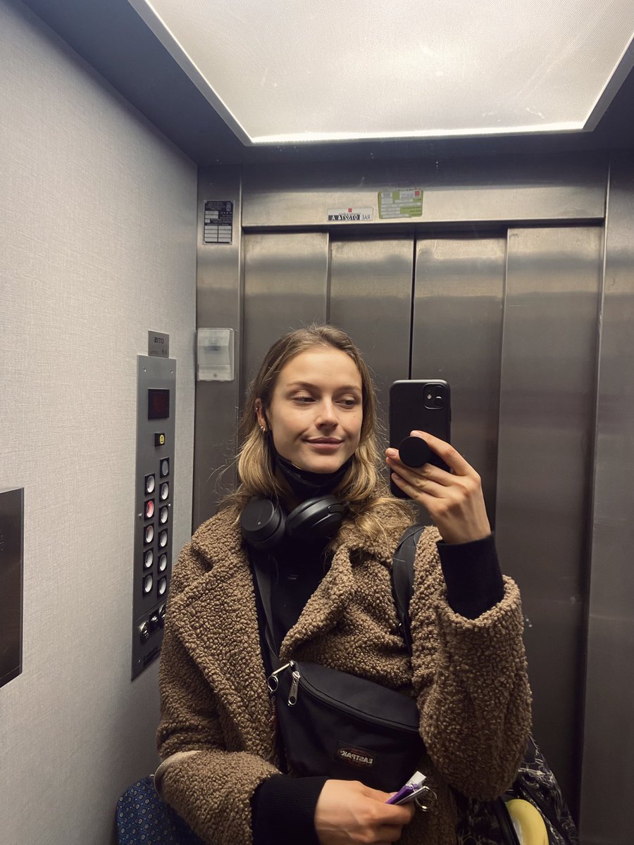 GN 🌙 
I haven’t been too active on here but sending good vibes to all from Madrid! 🖤 #tired