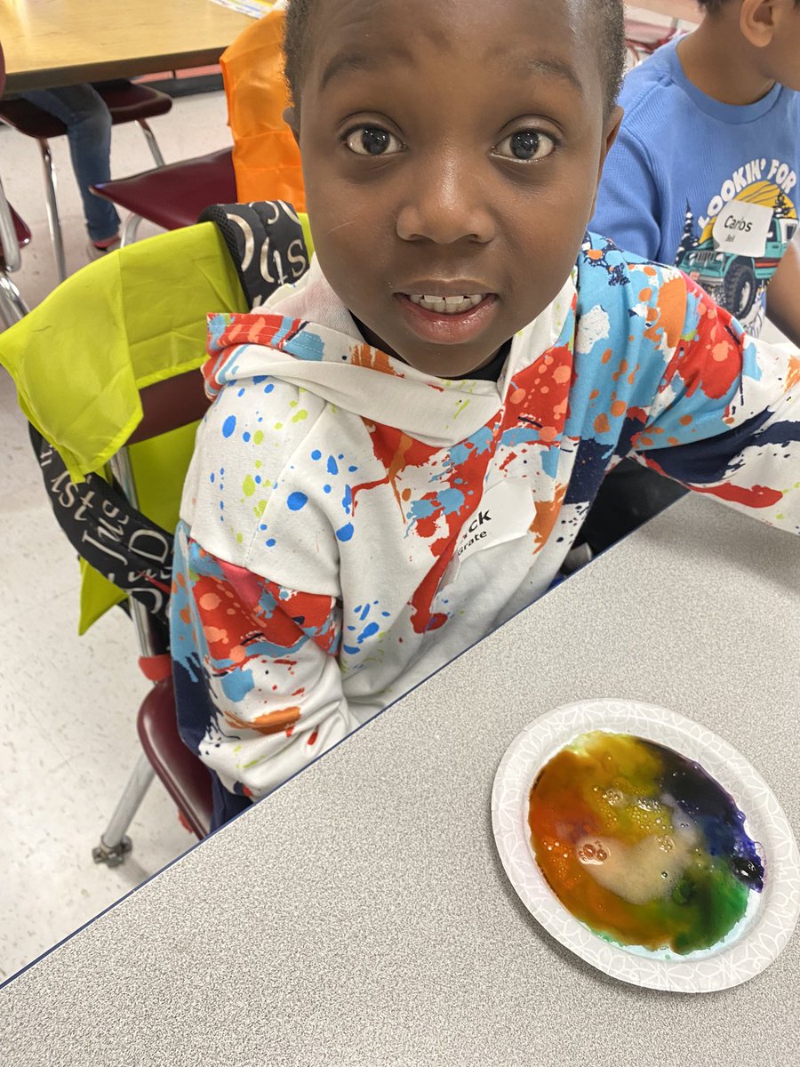 WBESbears's tweet image. Chemical reactions &amp;amp; building leprechaun traps today at #SpringIntersession! @ORSchools @FriendsofORS 🍀🐻🍀🐻