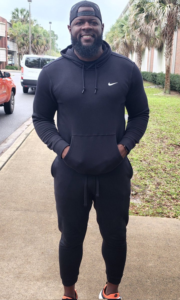 InsideTheGators's tweet photo. Former Florida tight end @CIngram_85 brought several Hawthorne assistant coaches and prospects to today's practice. https://t.co/EFYb1cMY4l