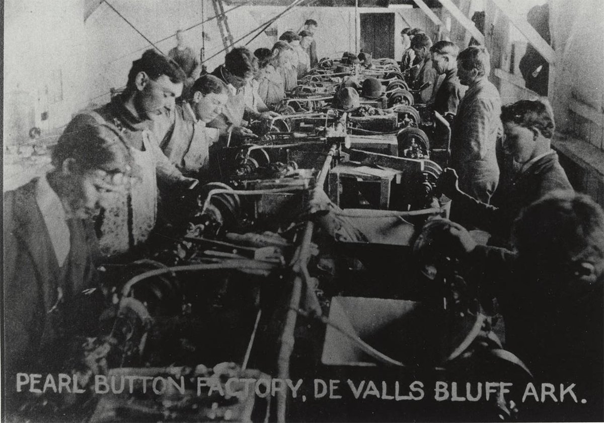 CALSRobertsLib's tweet photo. Pearl Button Factory, De Valls Bluff, Ark.

Business/industry &amp; natural resources photo coll (BC.PHO.10)

Explore more photos like this one at https://t.co/whEvDjeBlq

#fromthearchives #ArkansasHistory #explorearchives #yourlibraryyourhistory #NationalButtonWeek #Buttons https://t.co/621yp8eS7G