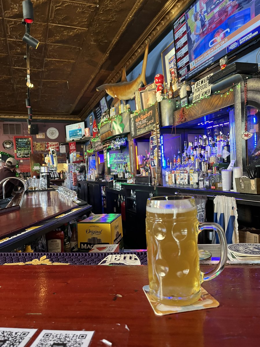 chicagobars's tweet photo. Undisclosed location. Drinking beer for Chicago #TavernWeek2022 over a bowl of beer cheese reuben soup. Up next? Probably a nap. https://t.co/dfnu1tIGBi
