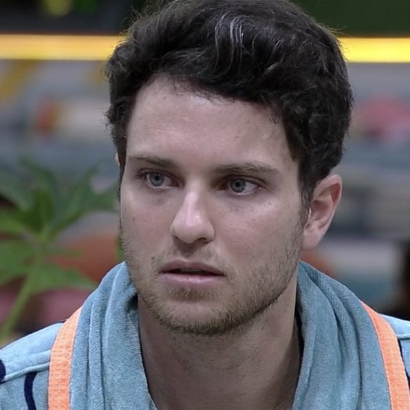 Dantinhas's tweet photo. Lucas disse que depois do BBB quer continuar com a vida simples que ele sempre levou aqui fora, que é acordar cedo, treinar, nadar, ir pra academia… 

Scooby “que não é simples"

Passo mal kkk 

#BBB22 https://t.co/OpbcO9OVXZ