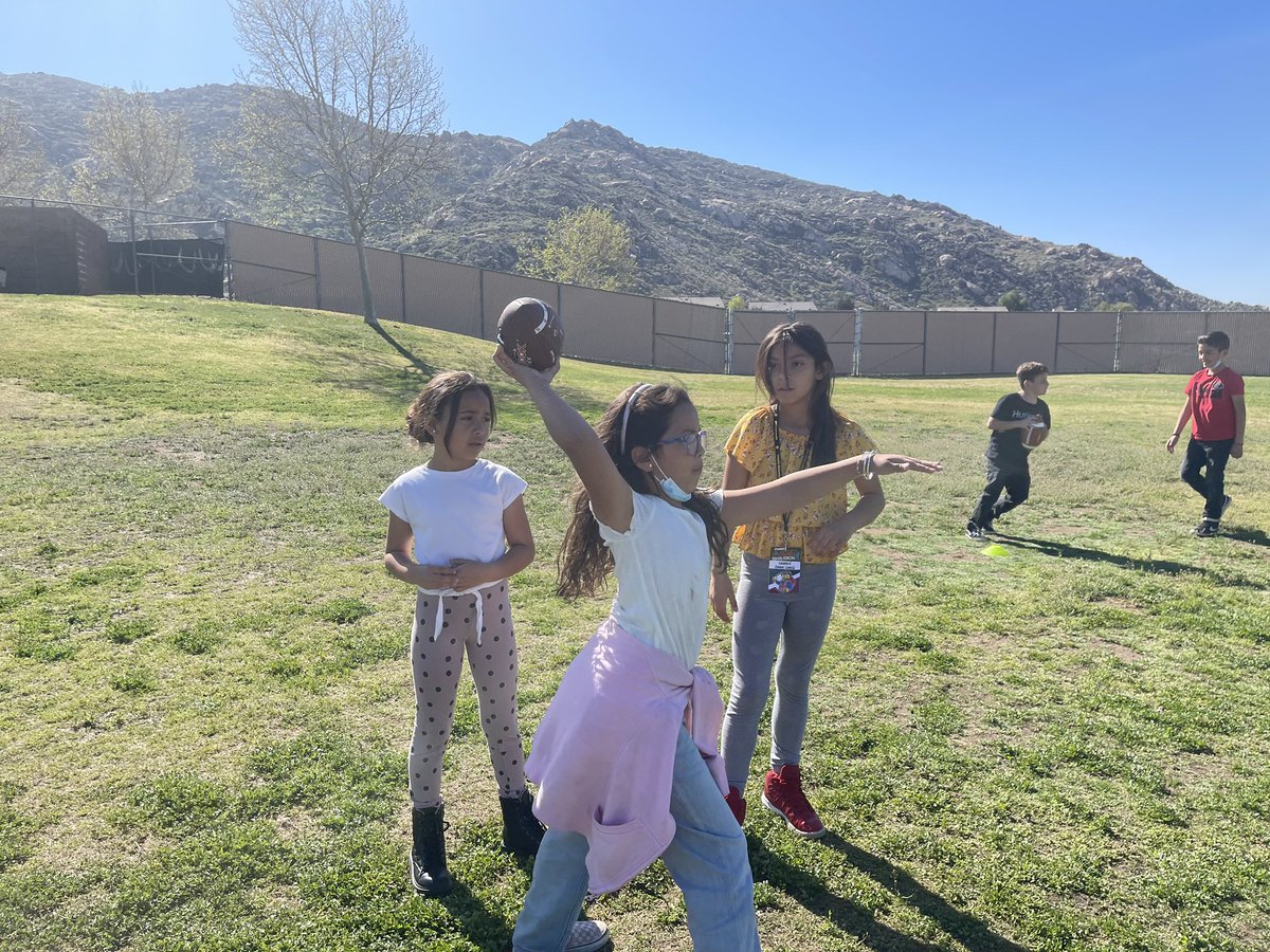 lasselleVVUSD's tweet photo. Starting football rotations for our scholars! #lassellestrong #vvcommit2fit @mark_lenoir @ValVerdeUSD https://t.co/JglkK7ei7a