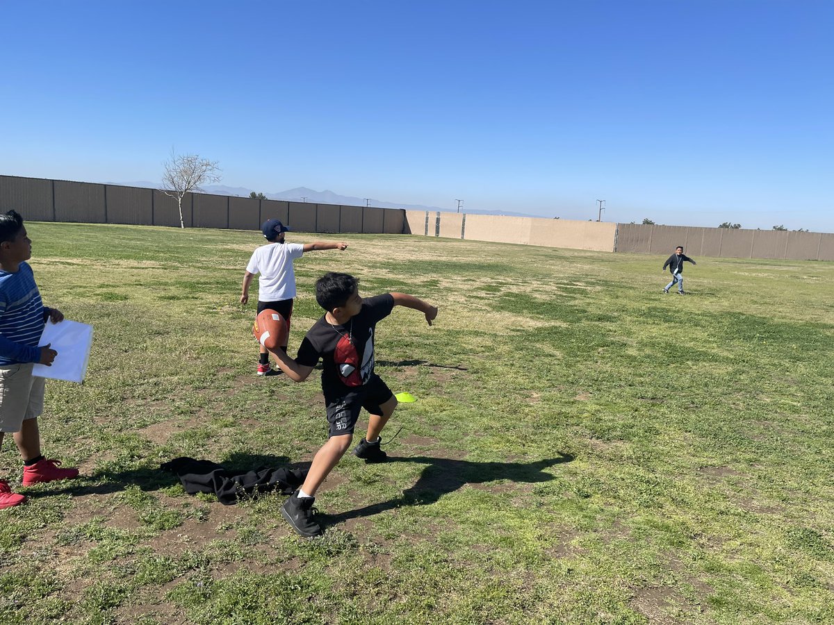 lasselleVVUSD's tweet photo. Starting football rotations for our scholars! #lassellestrong #vvcommit2fit @mark_lenoir @ValVerdeUSD https://t.co/JglkK7ei7a
