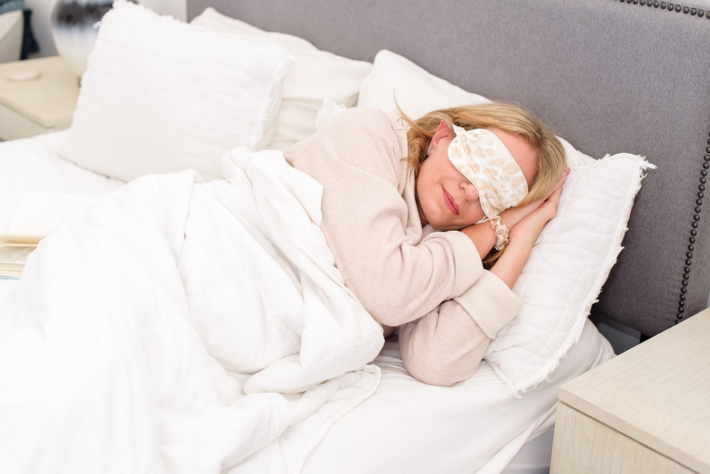 Don’t sleep😴 on this Hot Tip to help you rock your health goals this spring! 🌷

💣 Make getting quality sleep as much of a priority as eating healthy &amp; exercising!

Want Sleep Tips? LMK below!  ⬇