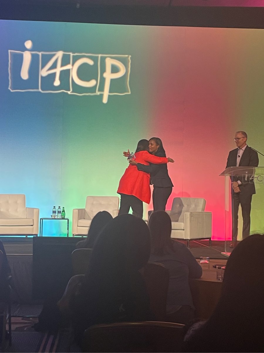 i4cp's tweet photo. Hugs are okay! @Karens_carter, Chief People Officer and Chief Inclusion Officer of @DowNewsroom, congratulates Dow’s @DrAlveda who was honored today as the @i4cp Board Member of the Year Award at @i4cp’s 2022 Next Practices Now Conference. #i4cpconference https://t.co/BykpUdPXfo