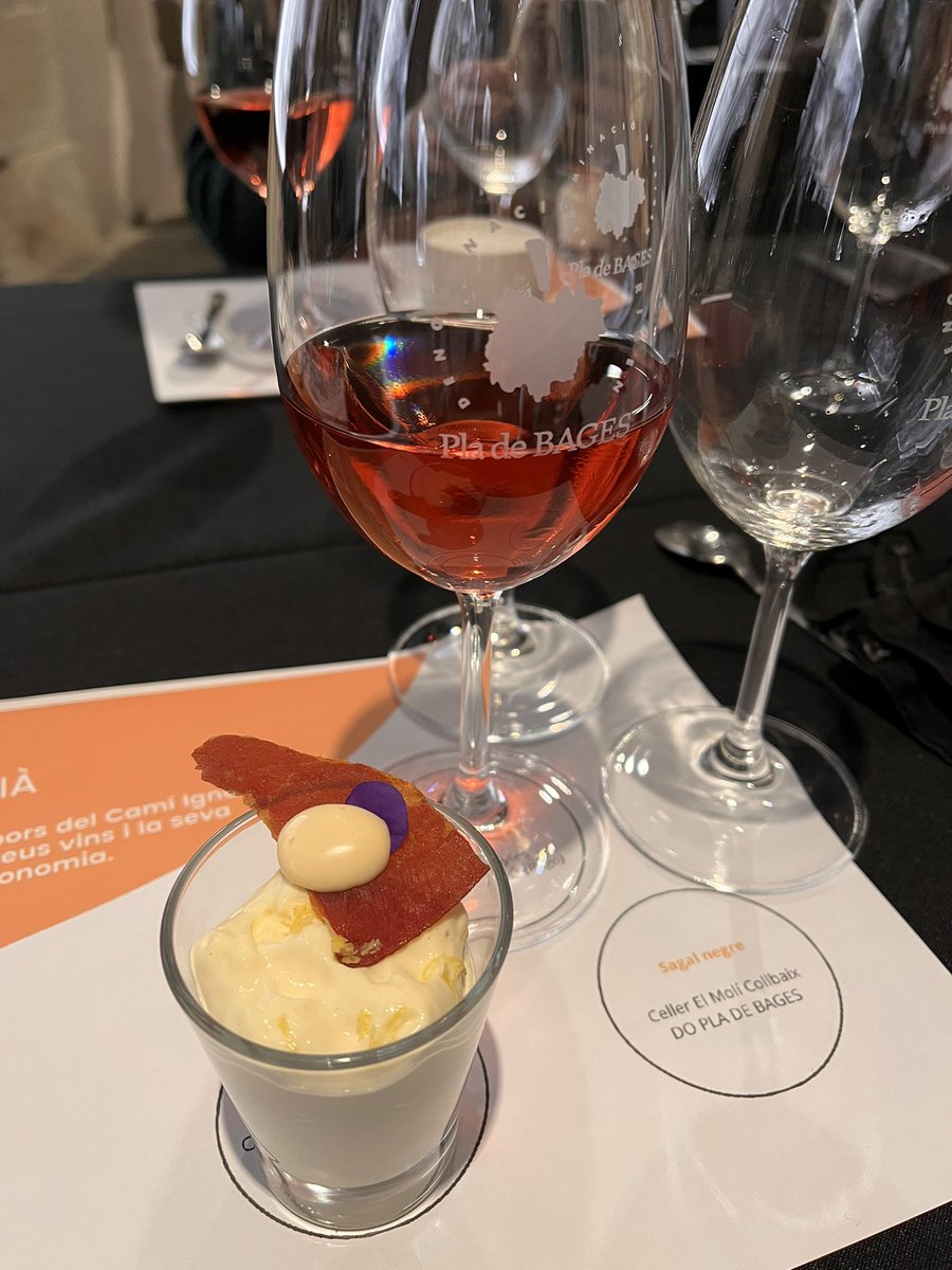 No us podeu deixar escapar l’oportunitat de gaudir d’un #TastaElCamíIgnasià a <a href="/Manresa/">Robbie Hollister</a> Vins i gastronomia. Meridatges de contrast i tast armònic. Patrimoni cultural i gastronòmic. @Manresa2022 #AlbertTulleuda #JoanCalmet