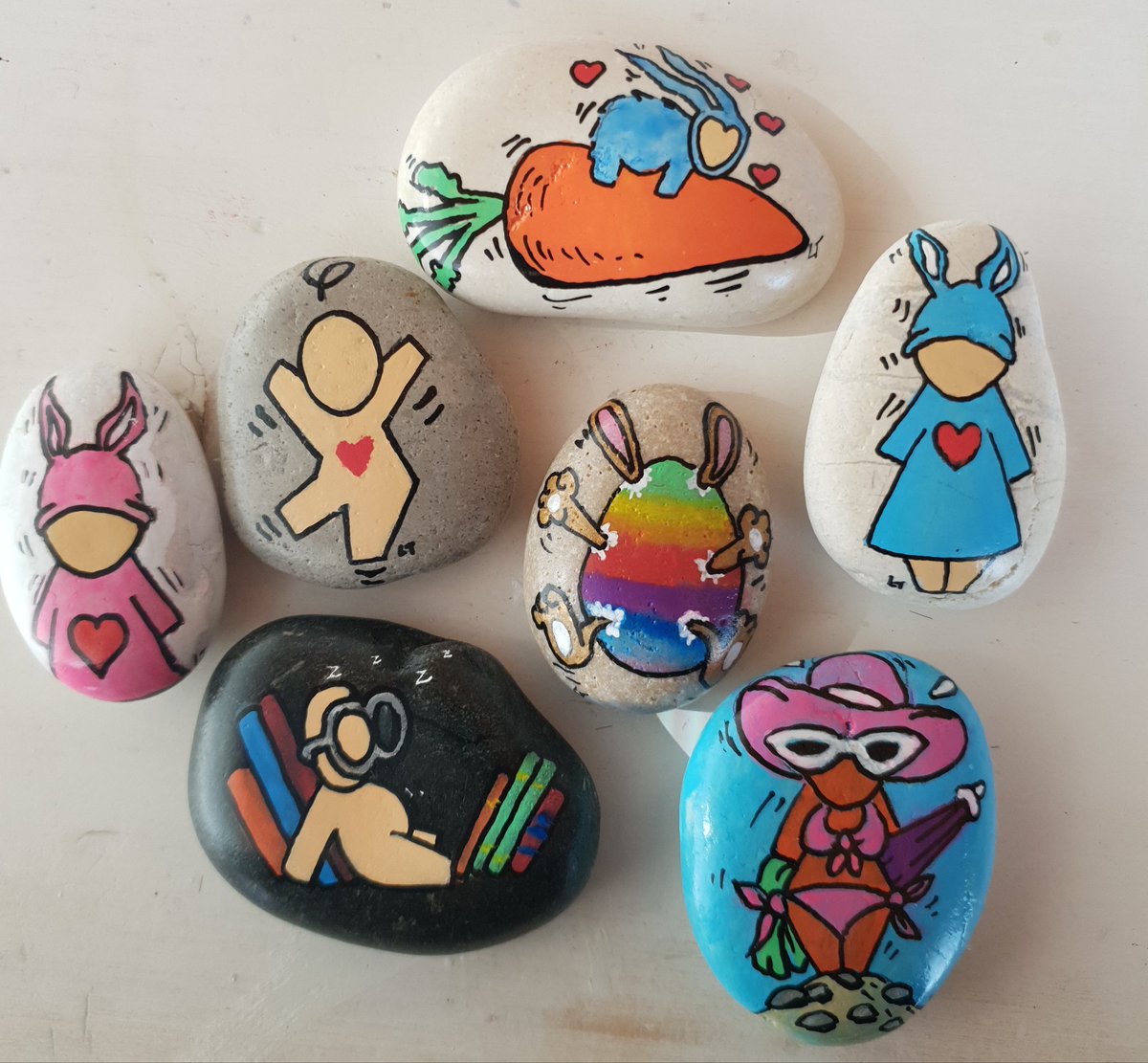 Les galets de #pâques et façon #gouzou débarquent dans le jeu #trouvemongaletenvendee