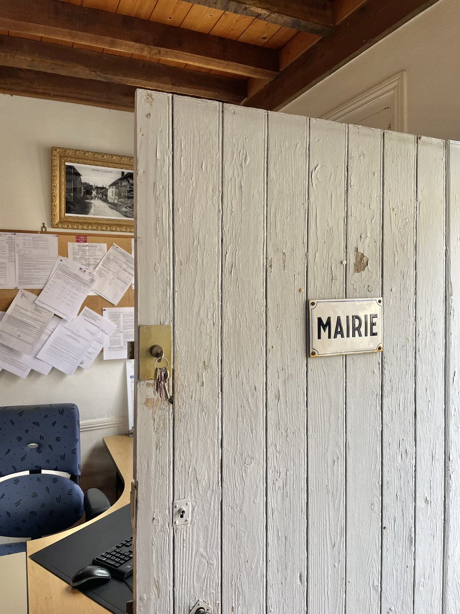 MargauxDeletre's tweet photo. Un très grand merci à Roger Levasseur, maire de la commune et à Yannick Martin, président de l’association de promotion et de valorisation de l’église de #Folleville pour cette visite guidée et passionnante 🙏 https://t.co/KskgpWPYNs